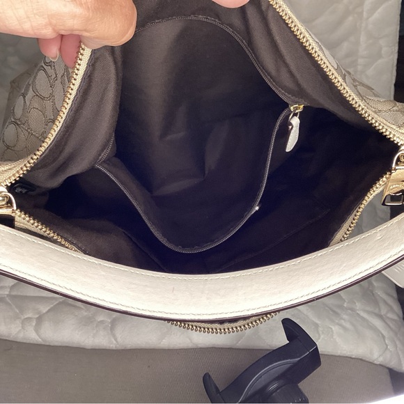 Coach monogram canvas shoulder bag in cream and tan with leather straps - Picture 7 of 8
